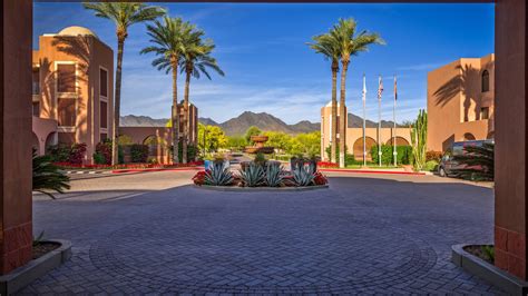 North Scottsdale Suites with Balcony | Scottsdale Marriott at McDowell ...