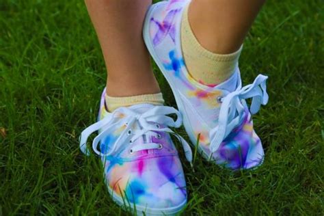 How To Make Tie Dyed Shoes With Permanent Markers How To Dye Shoes