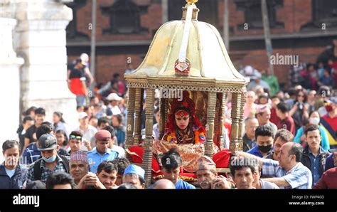 Kathmandu Nepal 7th Apr 2016 Nepalese Living Goddess Kumari Returns