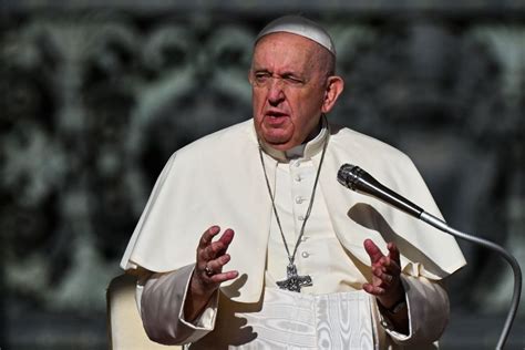 Pope Francis Admits Priests And Nuns Watch Internet Porn Says Be Careful As Devil Enters