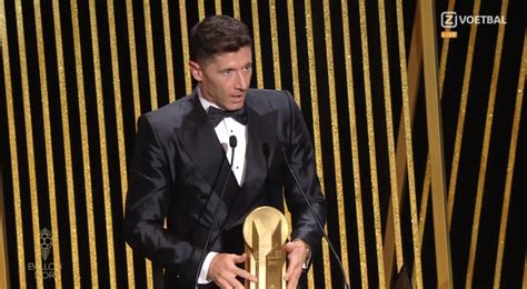 Ballon Dor 2022 Robert Lewandowski Pemenang Gerd Muller Trophy The