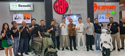 Steven Ceo Atpm Pt Benelli Motor Indonesia Membuka Acara Launching