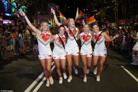 Sydney Mardi Gras 2023 Lidia Thorpe Clashes With Cops At Parade While