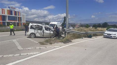 Amasya Da Hafif Ticari Arac N Bariyere Sapland Kazada Kar Koca Ile