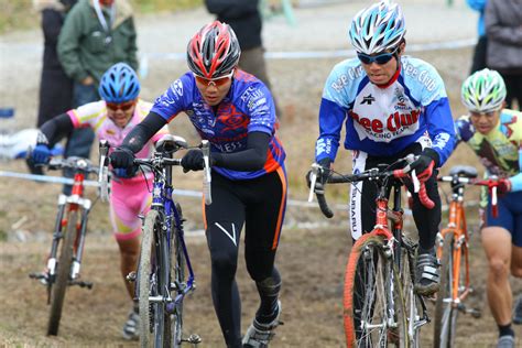 C2 競り合う沢田時（endlessproride）と伊澤広大（bee Club 138） Cyclowired