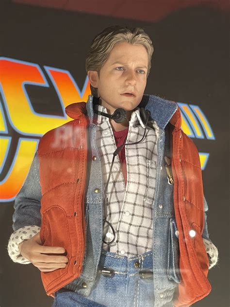 1 6 Hot Toys MMS573 Back To The Future 1985 Marty McFly 2 0 Einstein Collectible