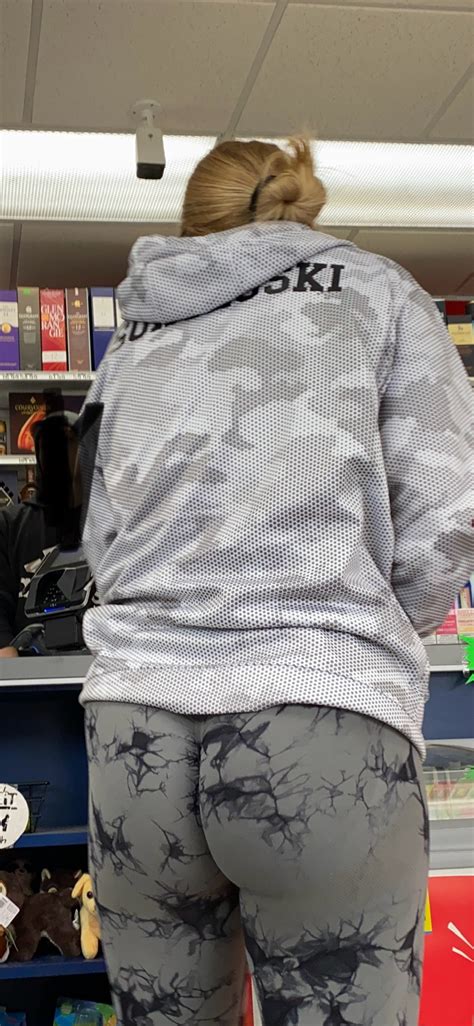 Hot Blonde Milf Spandex Leggings Yoga Pants Forum