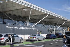 UK's busiest airports raise drop off fees