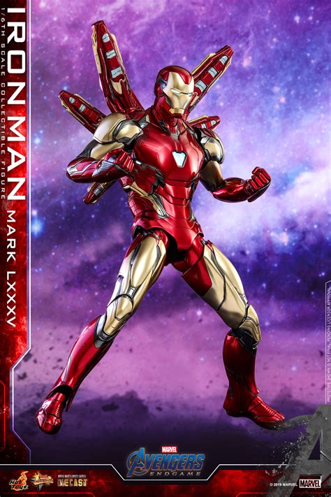 Hot Toys Debuts Avengers Endgame Captain Marvel Figure