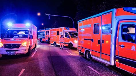 Brennende Gartenlaube sorgt für Großeinsatz der Feuerwehr Hamburg