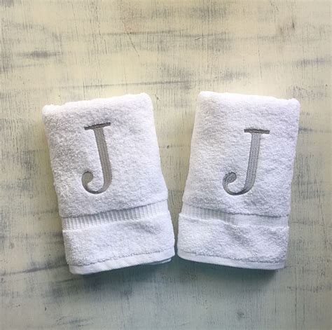 Monogrammed hand towel - Monogrammed bath towels - Embroidered bath ...