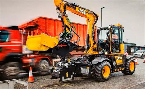 Jcb Adds Pothole Tools To Hydradig