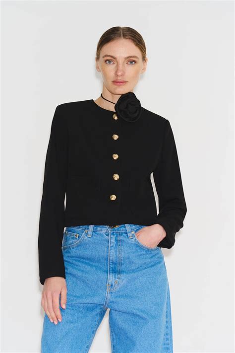 Жакет з щільної костюмної тканини та декоративними гудзиками