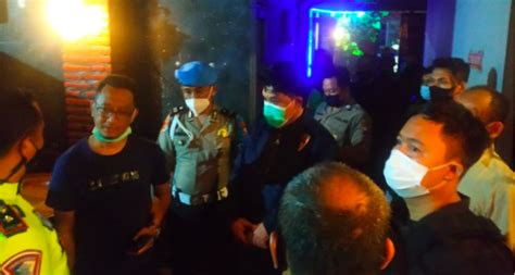 Rombongan Polisi Datang Di Klub Malam Kaget Ada Yang Lagi Asyik Di