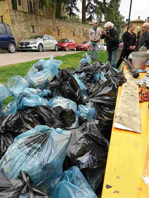 Rifiuti Abbandonati Paciano Pi Pulita Con I Volontari Dellambiente