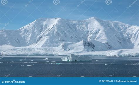 Icebergs En El ártico El Resultado Del Calentamiento Global Y El