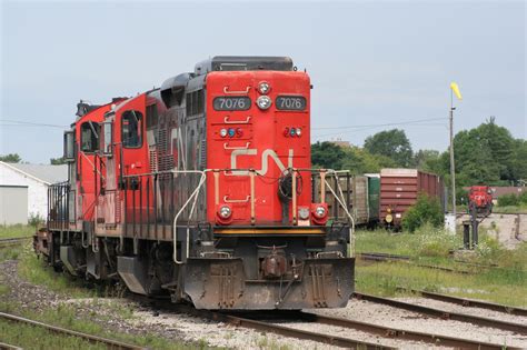 Railpictures Ca Kevin Flood Photo CN 7076 And 7068 Are Paired Nose