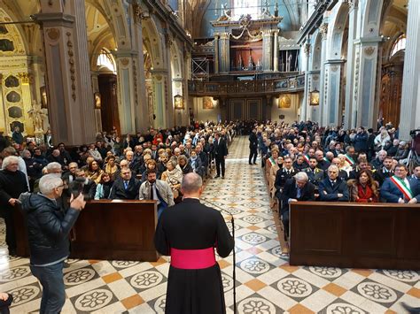 Lo Show Di Vittorio Sgarbi Riporta Il Polittico Ai Trevigliesi