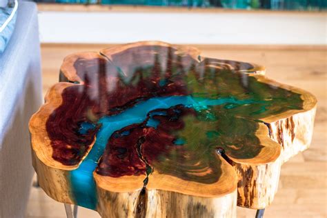 Cedar Round Epoxy Table With Steel Geometric Base | Muebles de resina ...