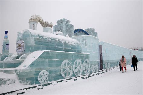 A city made of ice: Spectacular ice sculptures at the 2015 Harbin ...