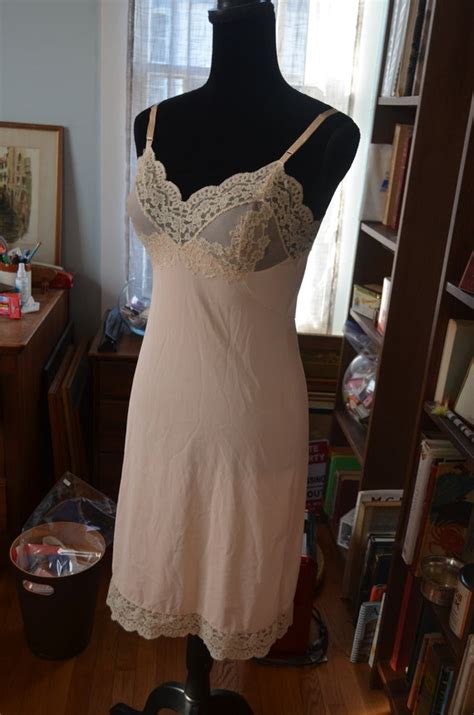 VINTAGE 1958 1960 LACE Lingerie Full Slip VASSARETTE Gem