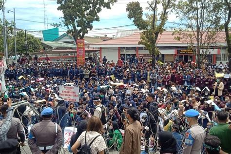 Foto Demo Kenaikan Harga BBM Di 3 Titik Polisi Siagakan 8 350 Personel