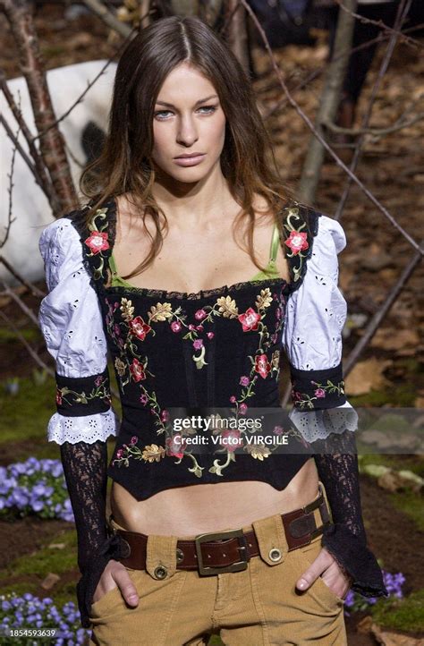 2002 Iconic Vintage Dolce And Gabbana Dandg 2002 Dirndl Floral Corset