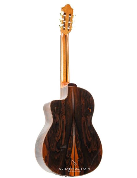 Classical guitars for concert players made in Spain