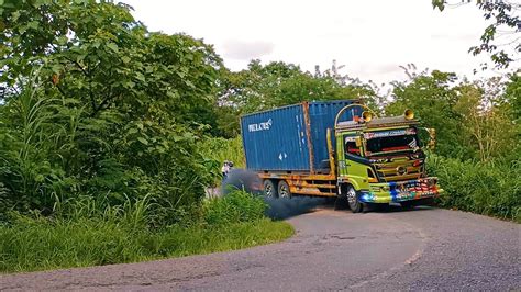 Tanjakan SedikitTruk Butuh Tenaga Extra Mencapai Puncak Zhumpallabbu