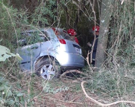 Oberá hubo dos heridos de gravedad tras una colisión y despiste sobre