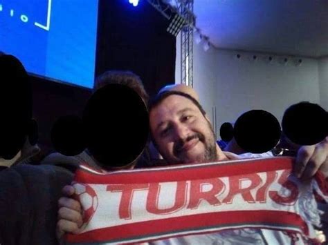 Il Ragazzino Tifoso Della Turris Fa Un Selfie Con Matteo Salvini