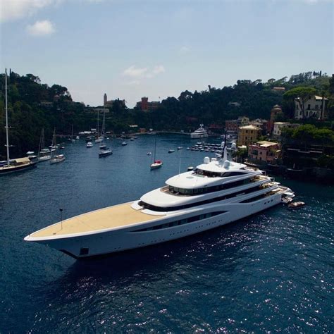 97m Mega Yacht Faith Deck Boat Boat Luxury Yachts