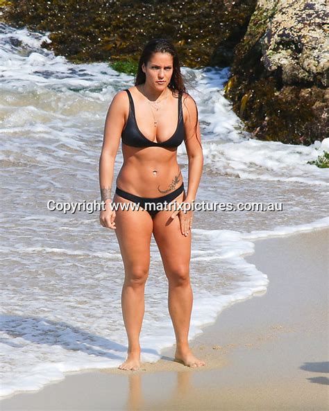 Hot Sexy Elora Murger Bikini Pics