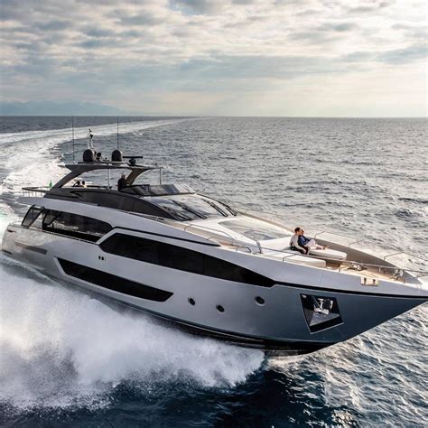 Iate A Motor De Cruzeiro Argo Riva Flybridge V Drive