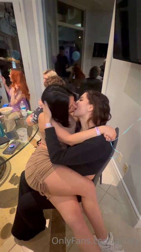 Alinity Fandy Lesbian French Kiss PPV Onlyfans Video Leaked