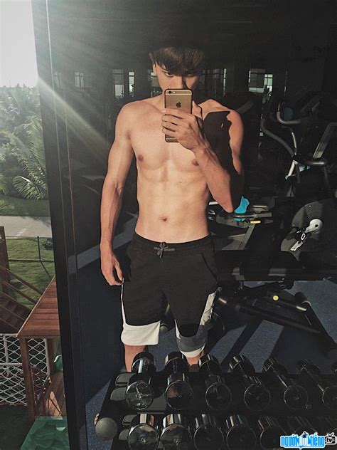 Hot boy Đoàn Thanh Tú