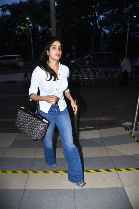 Jhanvi Kapoor Won The Hearts Of Fans In Denim Jeans With White Shirt