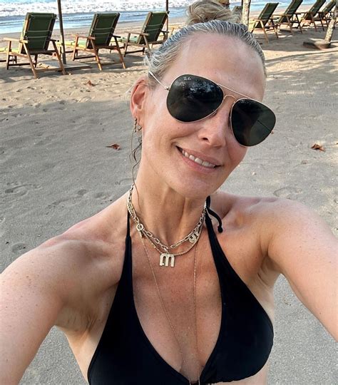 Molly Sims Sexy Blonde MILF In A BIkini 13 Photos The Fappening