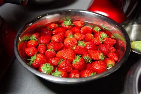 Erdbeeren Waschen So Machst Du Es Mit Drei Einfachen Tricks Richtig