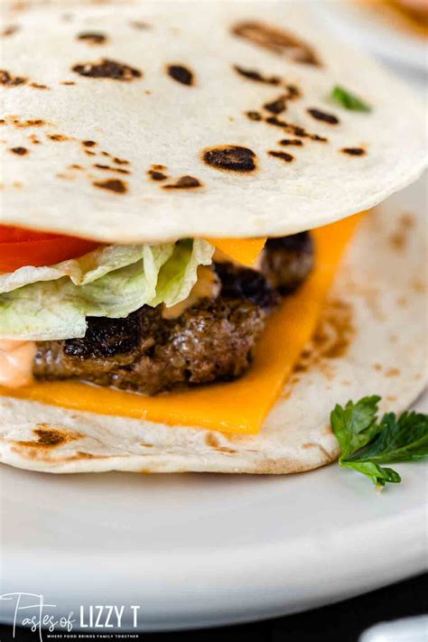 Quesadilla Burger {Copycat Applebee's Recipe} | Tastes of Lizzy T