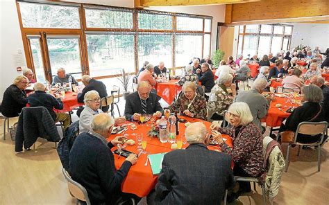 Arzon Plus De Convives Se Sont Attabl S Pour Le Repas Annuel Des