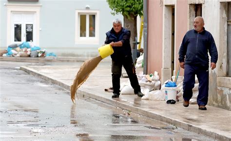 Olujno nevreme u Požegi Blic