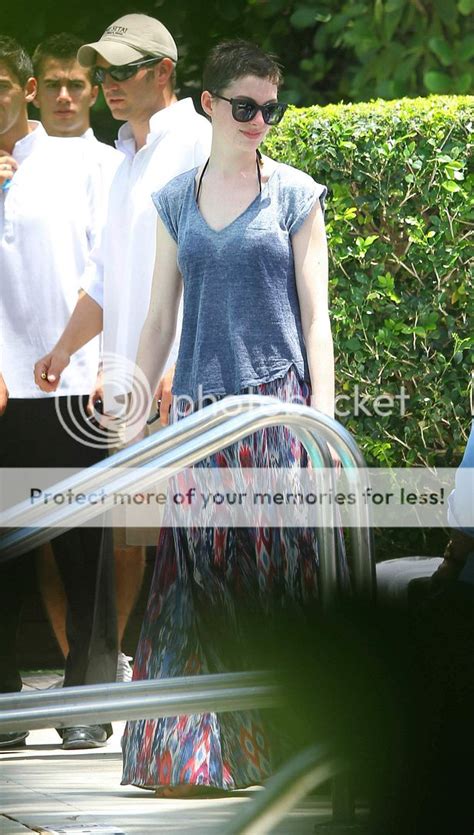 Celebrity Paparazzi Bikini Anne Hathaway Miami May 11 2012