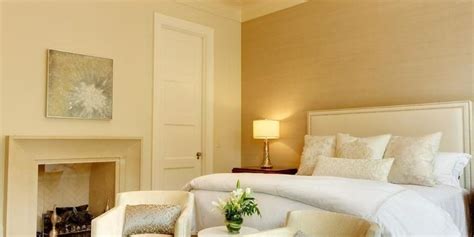 10 Off-white Color Combinations Ideas | Bourne Decorators