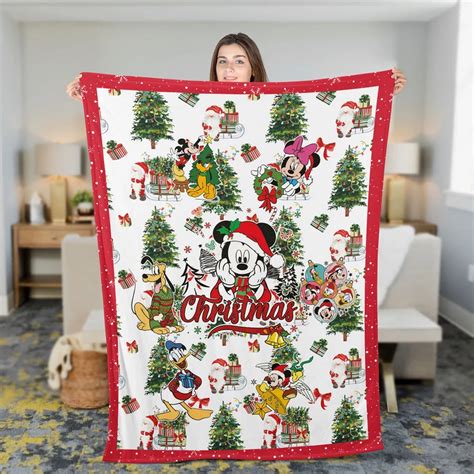 Disney Mickey Christmas Fleece Blanket, Mickey and Co Blanke | Inspire