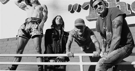 Nieto Ni Lo Otro De Todo Un Poco Red Hot Chili Peppers Hace Sentir El Pulso De John Frusciante