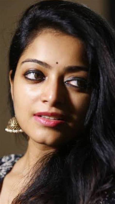 Janani Iyer Cute Eyes