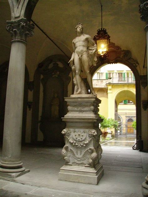 Palazzo Medici Riccardi A Firenze La Statua Di Orfeo E C Rbero Di