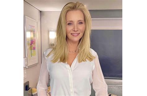 Inside Lisa Kudrow's Natural 'Friends' Reunion Makeup Look - NewBeauty