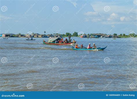 Kampong Chhnang Province The Makong River House Near Kongrie Mountain